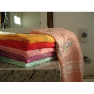 TOALHA BANHO RUBI BORDADA